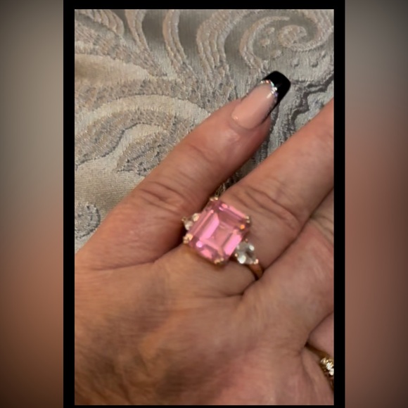 Meet your Posher, Natalie. MORE ITEMS IN PLUS SIZES!! - Picture 5 of 8